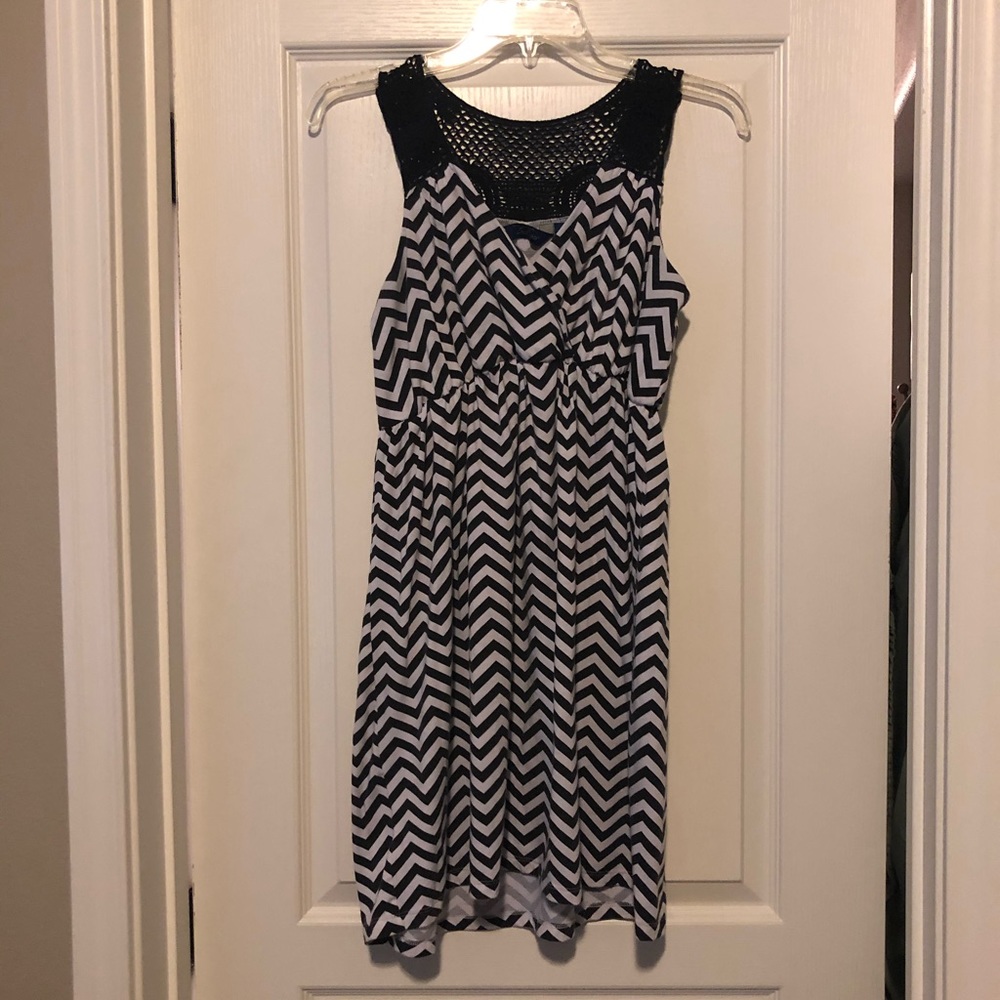 Black & white chevron pattern dress w/ lace detail